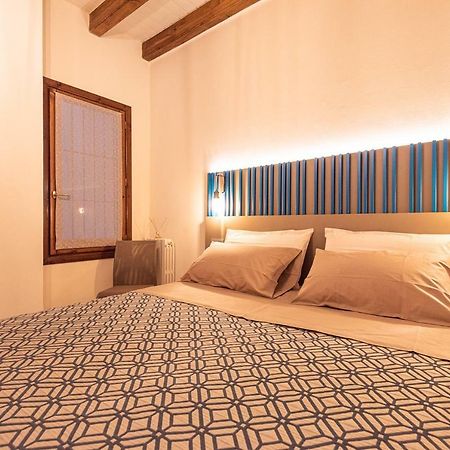 Dreamy Apartment Tre Corone Old Town Десенцано дел Гарда Екстериор снимка