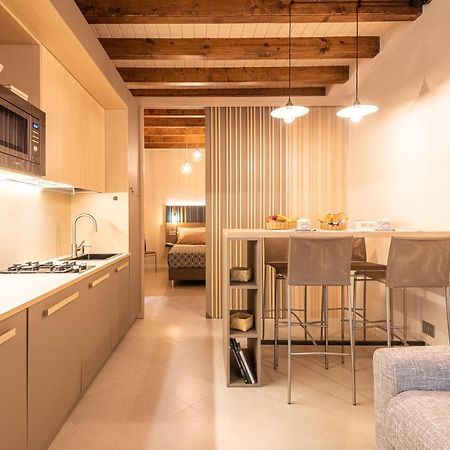 Dreamy Apartment Tre Corone Old Town Десенцано дел Гарда Екстериор снимка