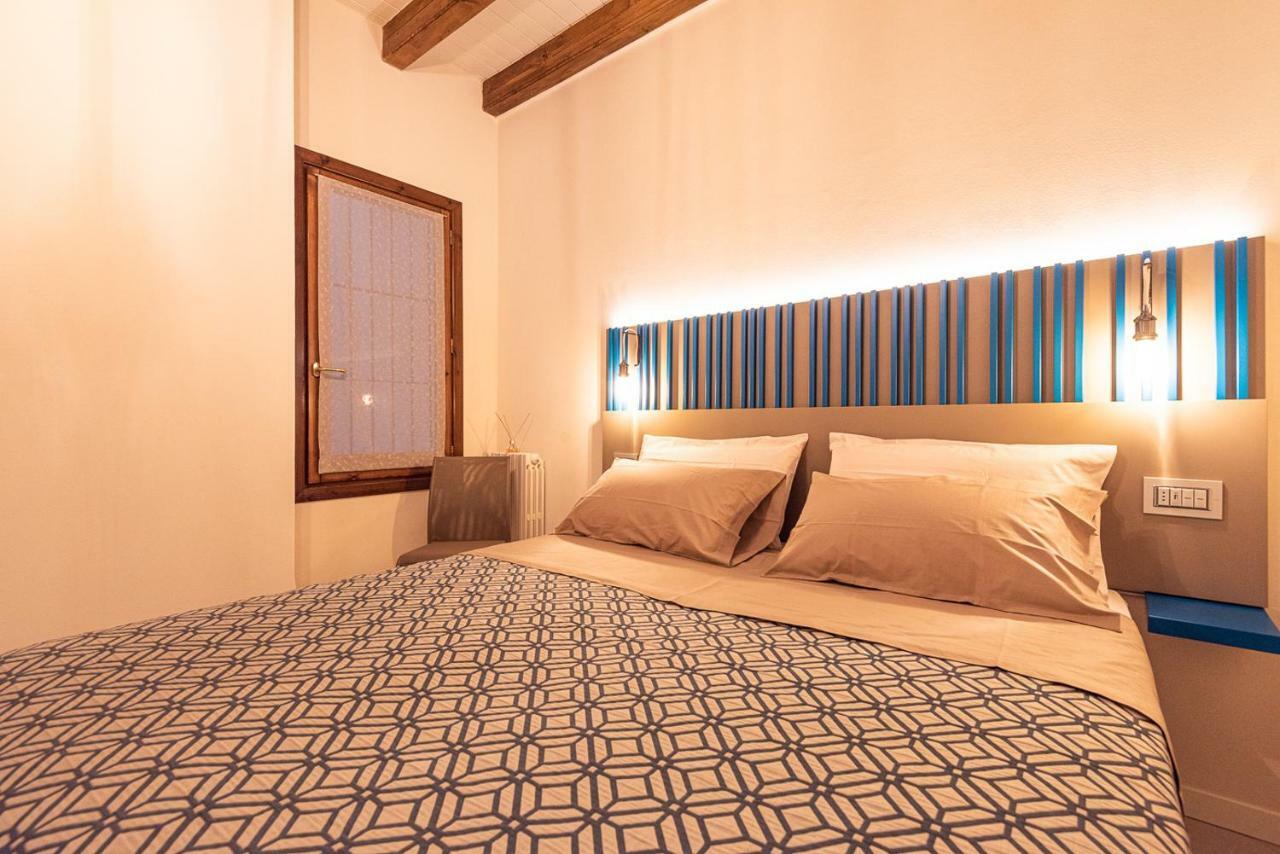 Dreamy Apartment Tre Corone Old Town Десенцано дел Гарда Екстериор снимка