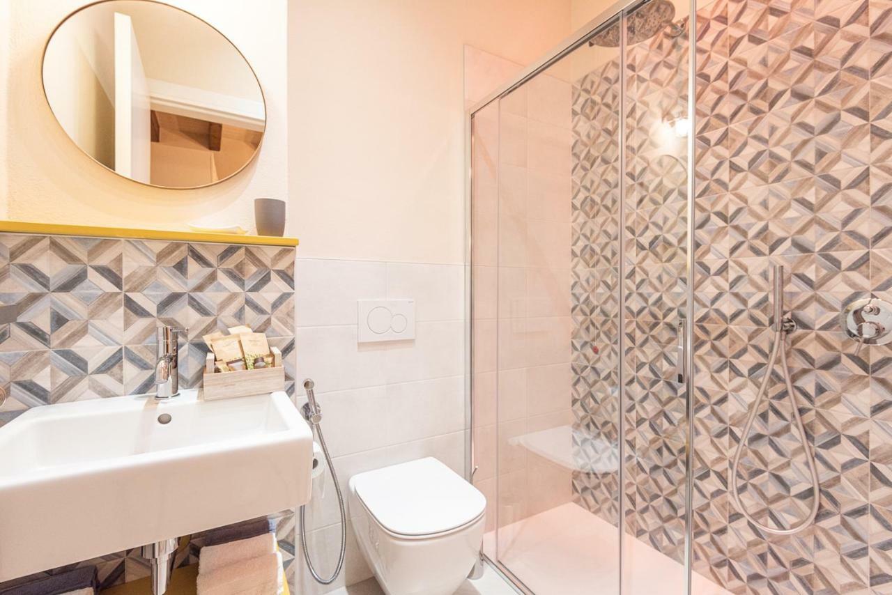 Dreamy Apartment Tre Corone Old Town Десенцано дел Гарда Екстериор снимка