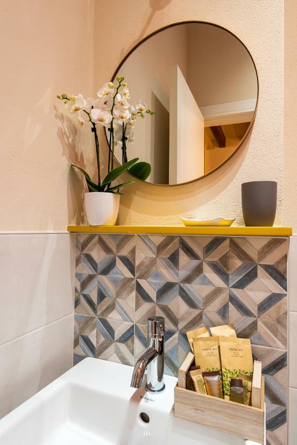 Dreamy Apartment Tre Corone Old Town Десенцано дел Гарда Екстериор снимка
