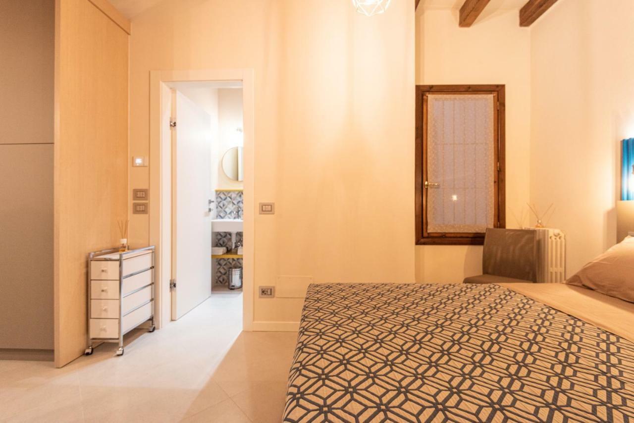 Dreamy Apartment Tre Corone Old Town Десенцано дел Гарда Екстериор снимка
