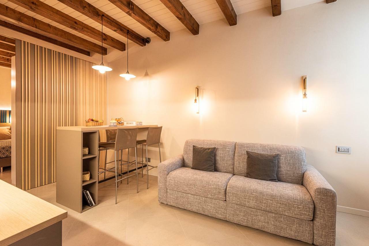 Dreamy Apartment Tre Corone Old Town Десенцано дел Гарда Екстериор снимка